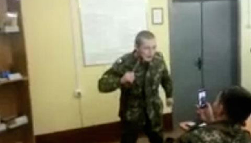 Polis okulu öğrencilerinin elektroşok cihazıyla tehlikeli oyunu