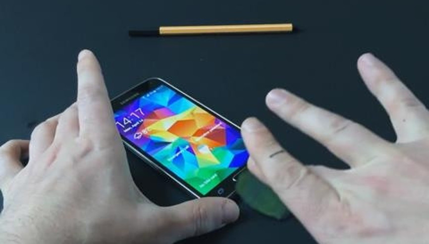 Galaxy S5in parmak izi güvenliği yerle bir
