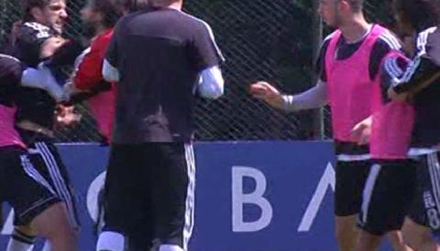 Veli Kavlak ve Uğur Boral birbirine girdi