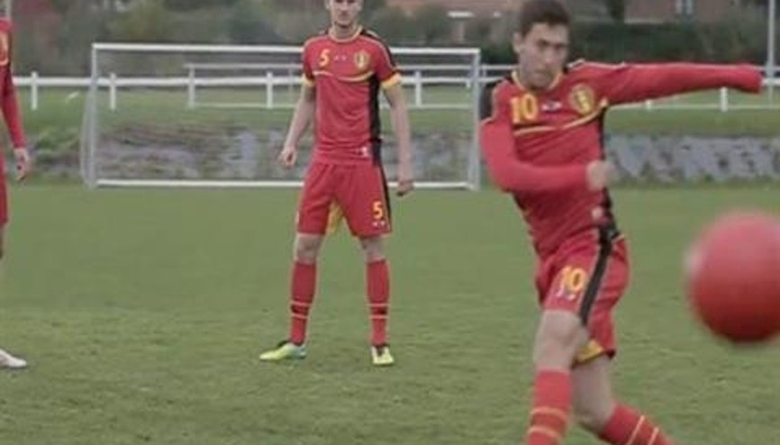 Eden Hazard futbol topuyla kamerayı kırdı