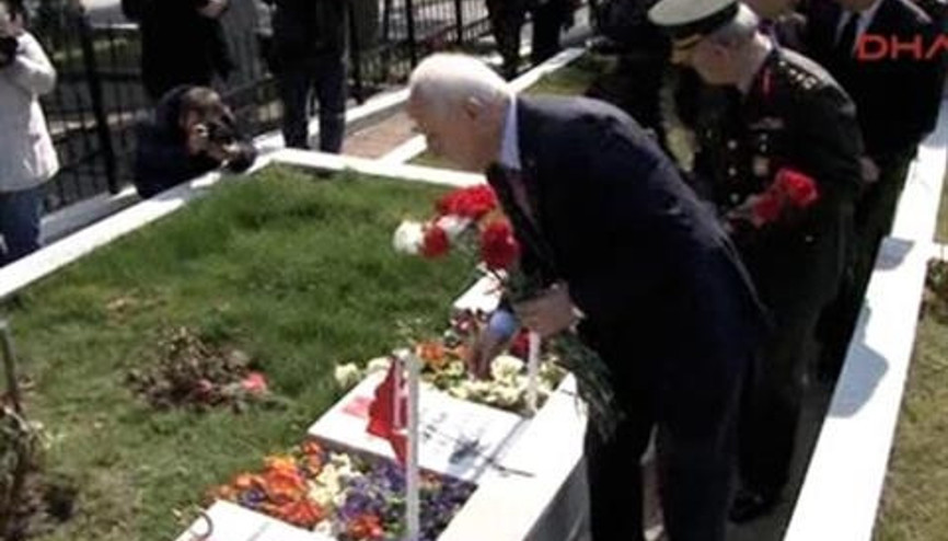 EDİRNEKAPI ŞEHİTLİĞİNDE 18 MART TÖRENİ