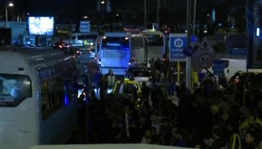 FENERBAHÇE TARAFTARLARI AZİZ YILDIRIMI KARŞILAMAYA BÖYLE GİTTİ