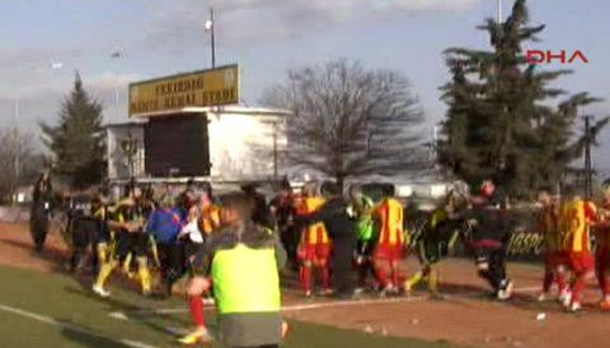 AMATÖR MAÇTA OLAYLAR ÇIKTI