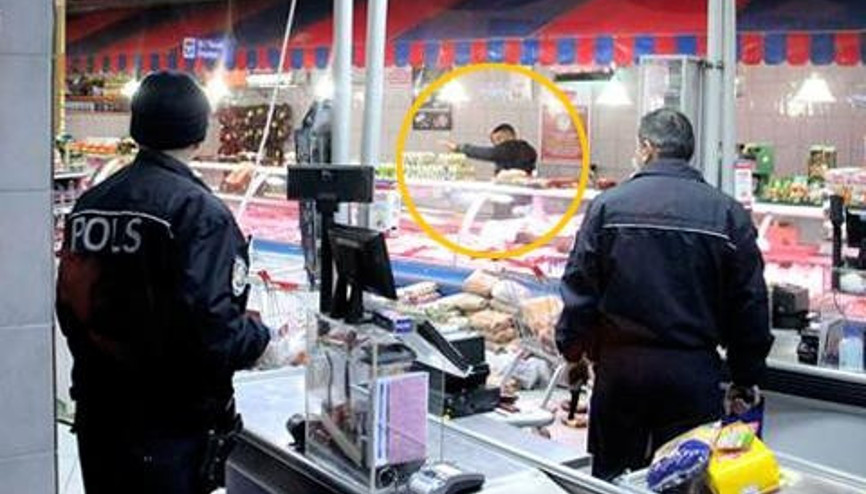 GENÇ ADAM MARKETİ BİRBİRİNE KATTI