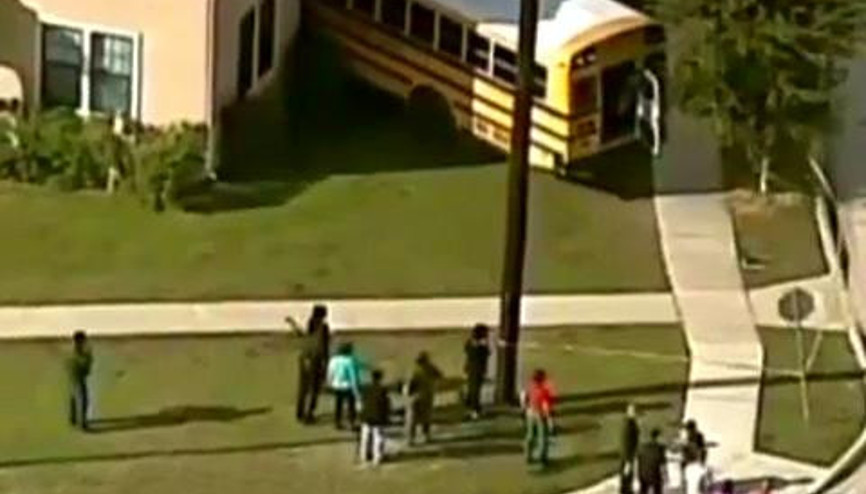 ABDDE ÖĞRENCİ SERVİSİ EVE DALDI