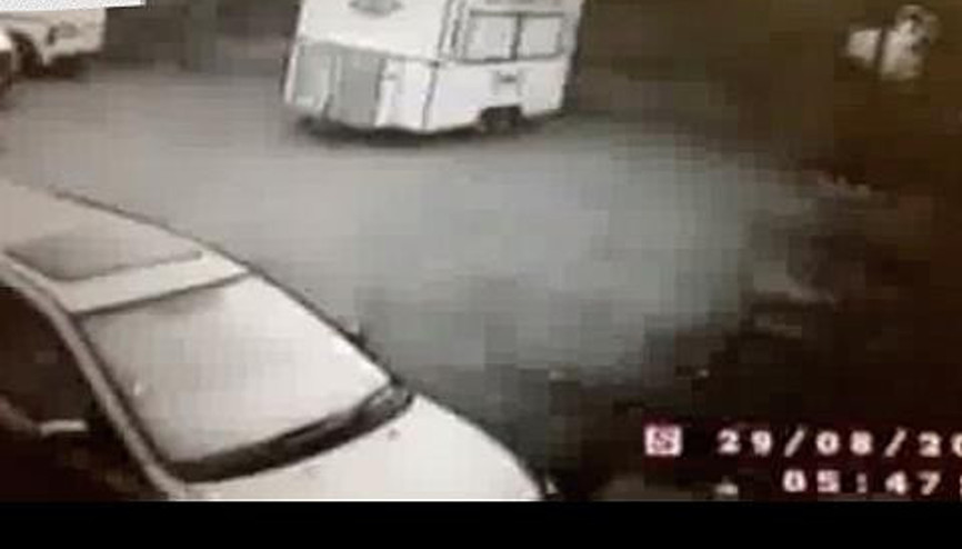 İNGİLTEREDE ARAÇTAN ATILAN İZMARİT ORTALIĞI CEHHENEM YERİNE ÇEVİRDİ