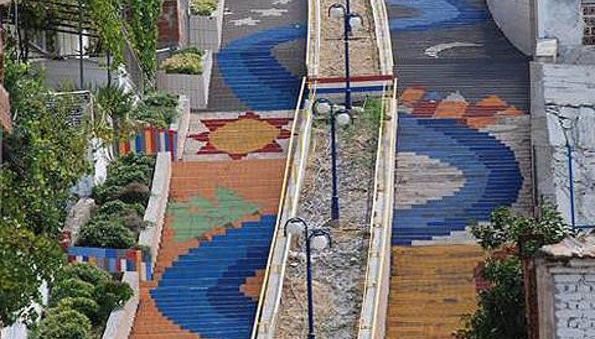 YENİPAZARDA MERDİVENLER RENKLENDİ