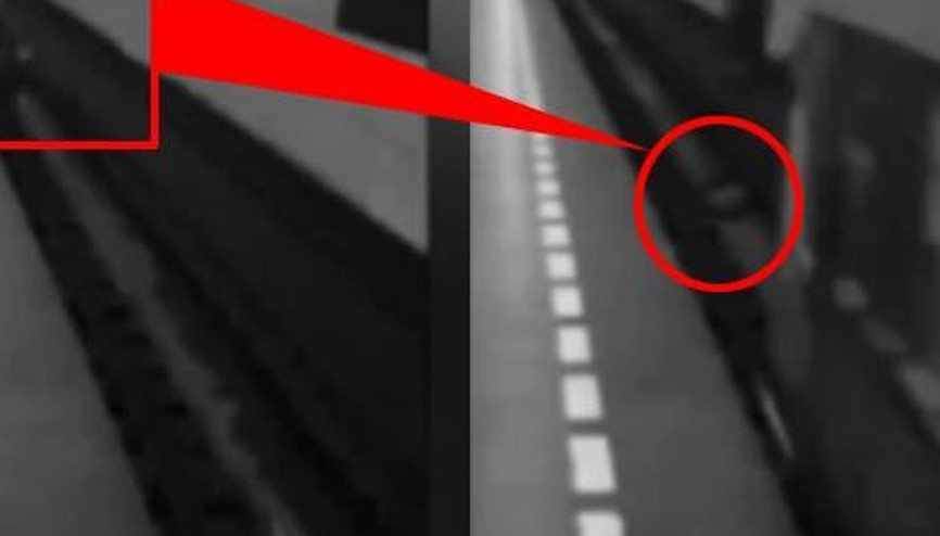 ÜZERİNDEN METRO GEÇTİ PRAGTA ŞOKE EDEN OLAY