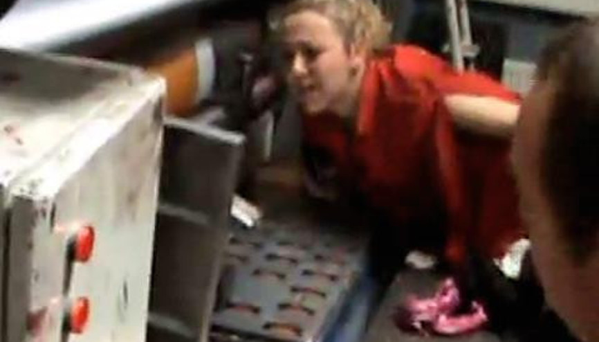 ELİNİ PRES MAKİNESİNE KAPTIRDI