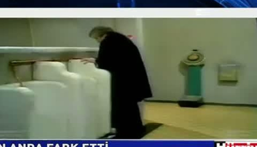 TUVALETTE FERMUARINI İNDİRİNCE FARK ETTİ