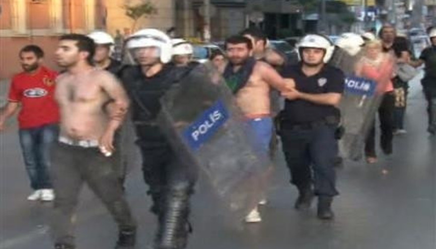 İZMİRDE TAKSİM GEZİ PARKINA DESTEK OLAYLARI