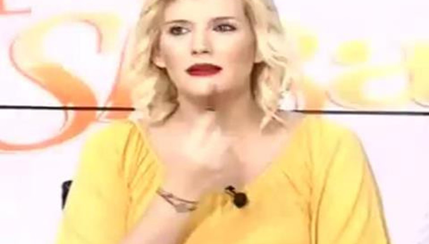 CANLI YAYINDA KIRMIZI RUJLU PROTESTO