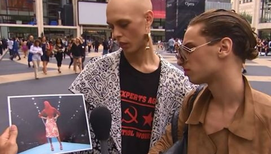 New York Moda Haftasının aşırı saf ziyaretçi kitlesi