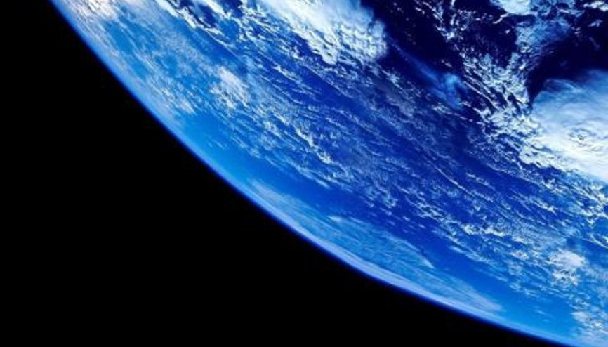 Masaüstü arka planınız ve ekran koruyucunuz Dünya’nın gerçek halini göstersin