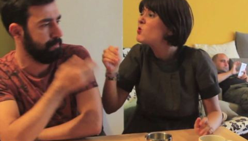 Her şeyi çok bilen arkadaşı susturmanın 3 yolu