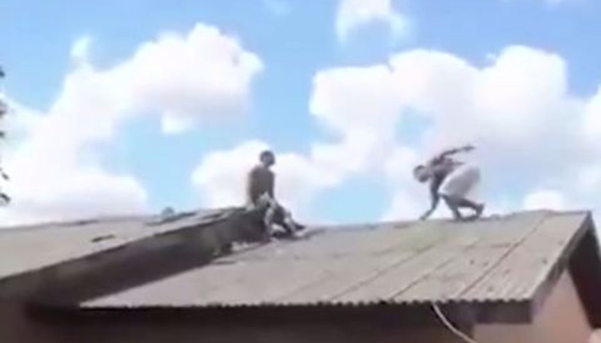 Çatıdaki hırsızı yakalayacaklarken bakın neler oldu