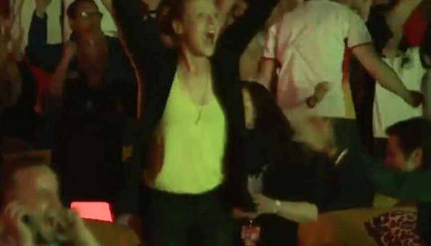 Alman taraftarların bitmek bilmeyen gol sevinci Alman taraftarların bitmek bilmeyen gol sevinci