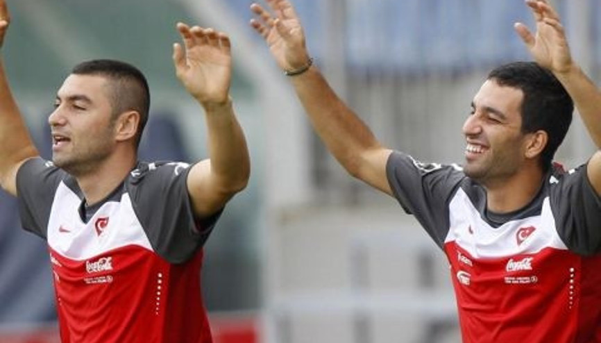 Burak Yılmaz ve Arda Turandan voleybol şov