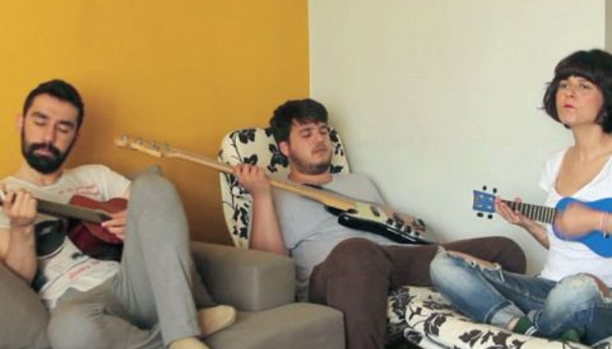 Yeni enstrüman keşfeden arkadaşı sakinleştirmenin 4 yolu