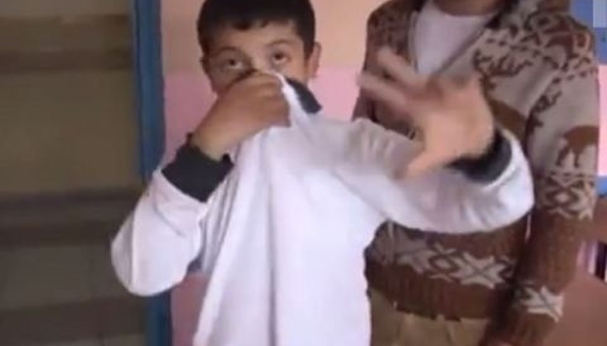 Dersi kaynatmak için naftalin yakıp zehirlendiler