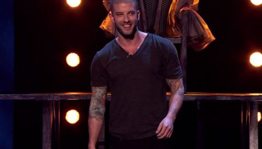 Yetenek yarışmasında kendini ışınladı