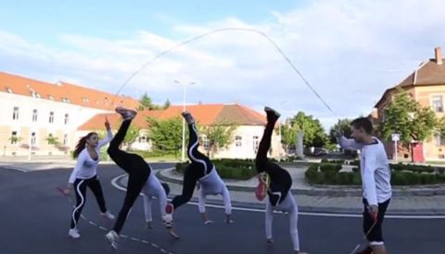 Macaristan ip atlama takımı fizik kurallarını hiçe sayıyor