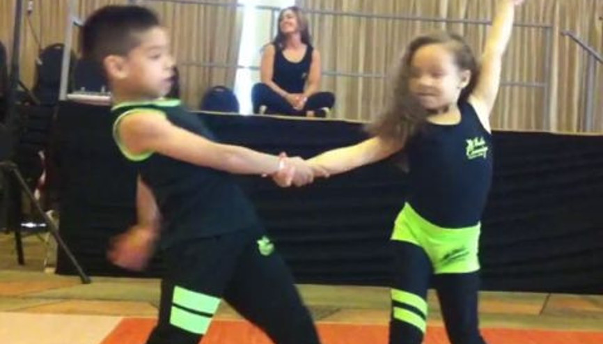 7 yaşındaki ikiliye şampiyonluk getiren dans performansı