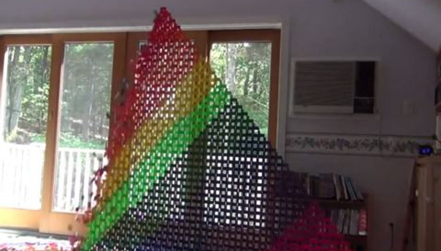 Domino videolarını tersten izlemek 10 kat daha eğlenceli