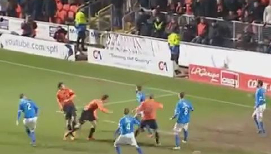 Kafa Topu Yüzünden İki Takım Arkadaşı Birbirine Girdi