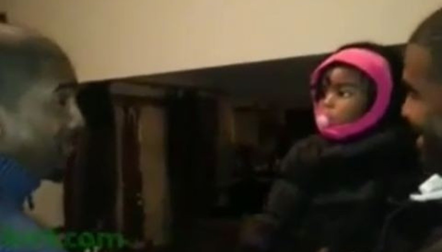 Babasının İkizi ile Karşılaşan Bebek