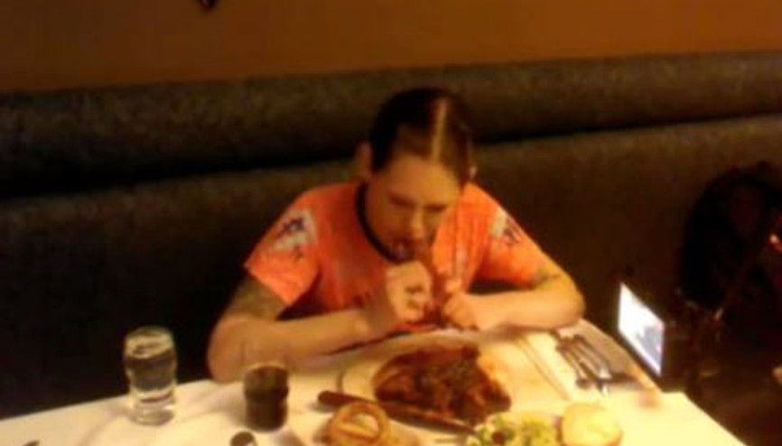 2 Kilo Bifteği 3 Dakikada Yedi