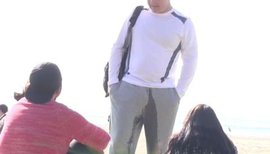 Seksi Kız Görünce Altına Kaçırıyor