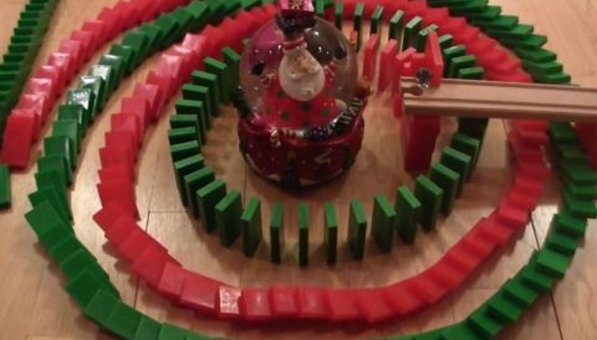 Domino Taşlarıyla Yeni Yıl Kutlaması