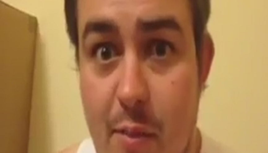 Hapşırırken Vücudunun Kontrolünü Kaybetmek