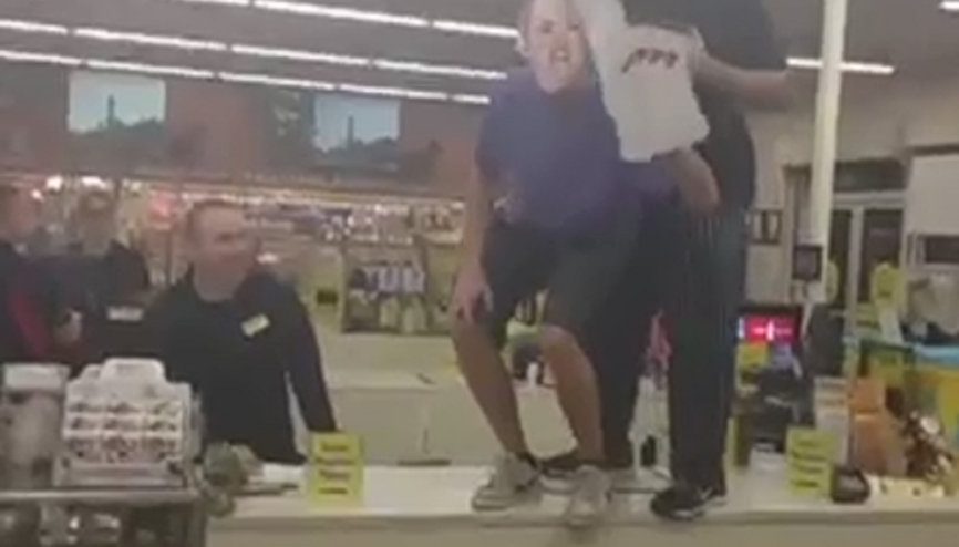 Miley Cyrus ve Robin Thicke Petshopa Giderse