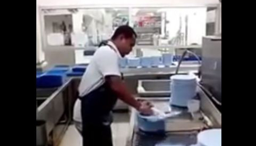 Dünyanın En Hızlı Bulaşıkçısı