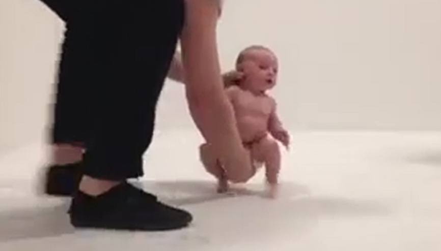 Yeni Doğmuş Bebeğin Koşuşu