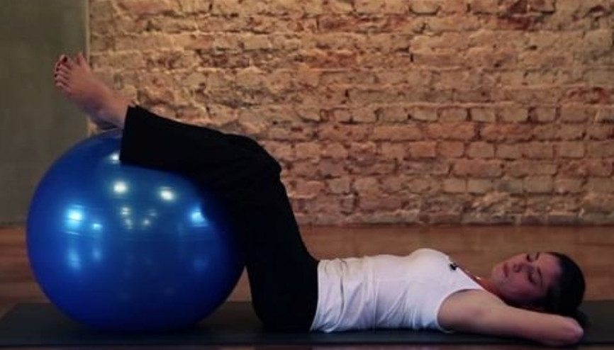 Hamile Yogasında Topla Hareketler Bölüm 6: Top ile Sırt Üstü Pozlar