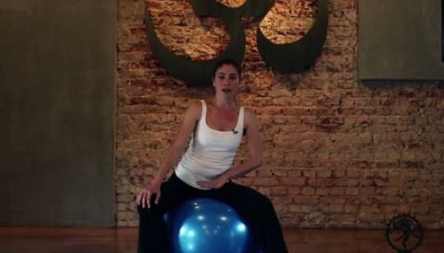 Hamile Yogasında Topla Hareketler Bölüm 4: Top Üzerinde Isınma 3