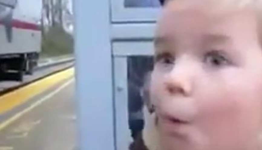 Hayatında İlk Kez Tren Gören Çocuğun Heyecanı