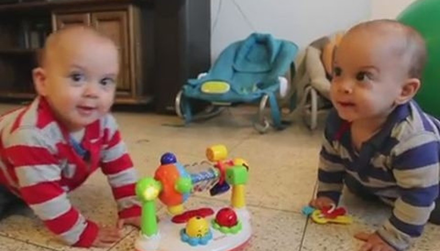 Dans Eden İkiz Bebekler