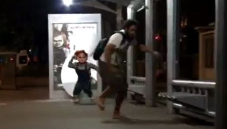 Otobüs Durağından Chucky Çıkarsa