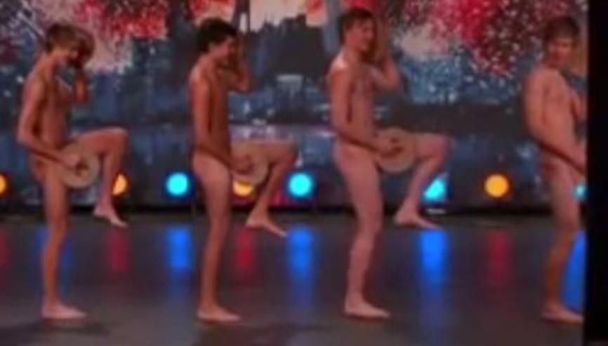 Yetenek Yarışmasında Çıplak Dans