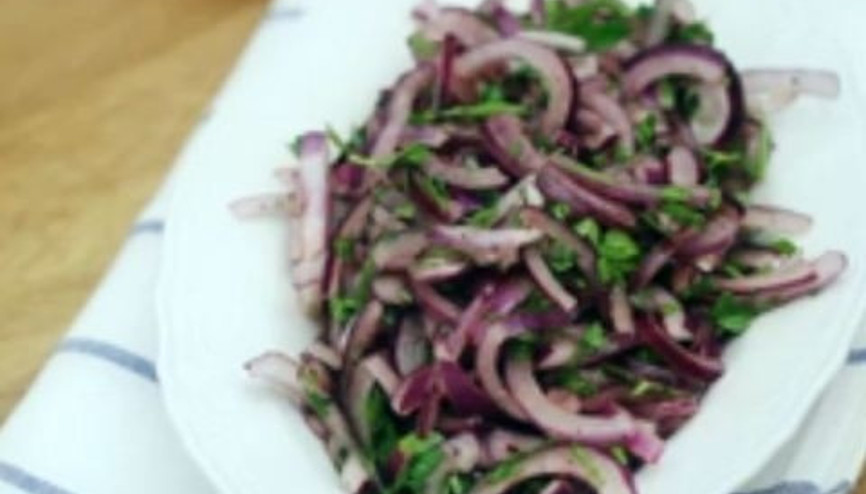 Ekşili Soğan Salata Nasıl Yapılır