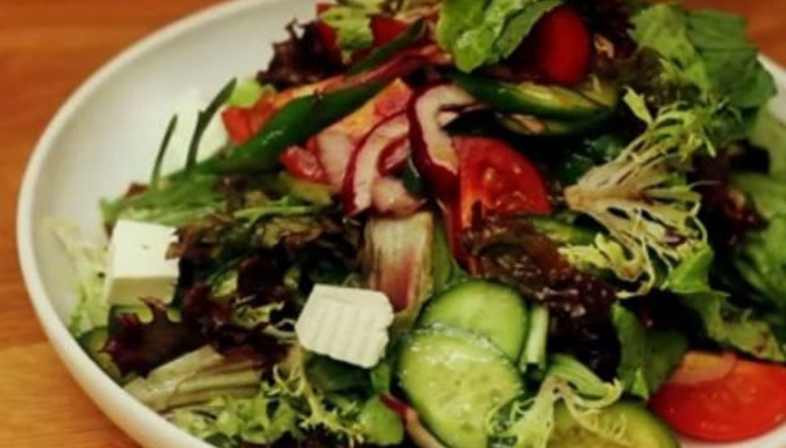 Akdeniz Salatası Nasıl Yapılır