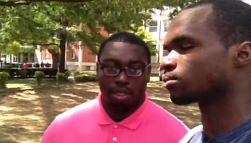 Mimiksiz Gülen Adam