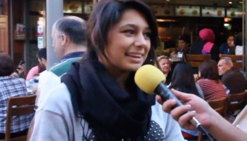 Sarı Mikrofon İnsanlara Yabancı Şarkı Söyletirse