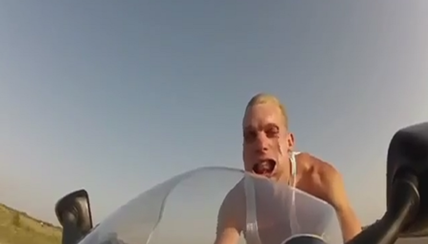 Motosikletle Giderken Kask Takmayan Adamın Dramı