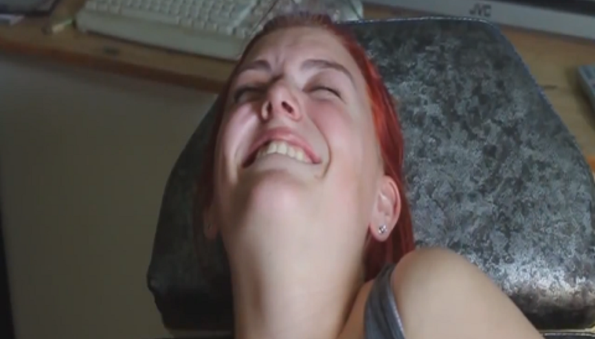 İlk Kez Dövme Yaptıran Kız