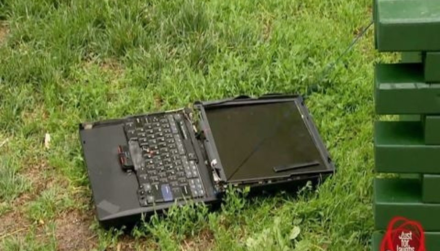 Laptop Kırma Şakası